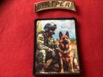 Sniper soldaat met honden, Verzamelen, Militaria | Algemeen, Ophalen of Verzenden, Landmacht, Nederland, Embleem of Badge