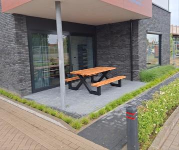Douglas picknicktafels met stalen frame beschikbaar voor biedingen
