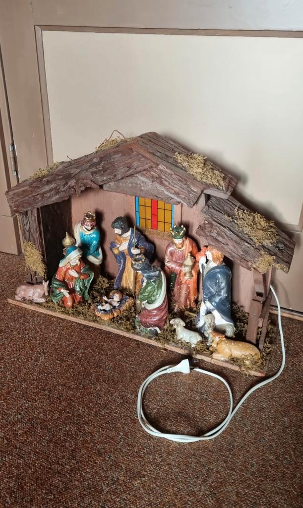 Grote Kerststal met 2 soorten verlichting lengte 62 cm., Diversen, Kerst, Zo goed als nieuw, Ophalen of Verzenden