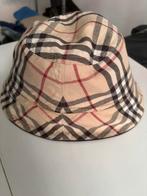 Burberry reversable bucket hat., Kleding | Dames, Hoeden en Petten, Ophalen, Zo goed als nieuw