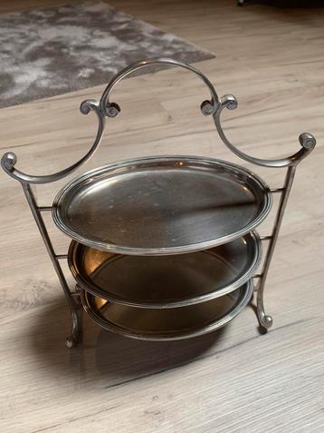 Brocante etagere beschikbaar voor biedingen