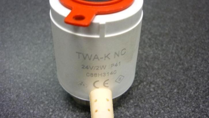 202. Servo motor / thermo motor / thermische motor, Huis en Inrichting, Woonaccessoires | Overige, Nieuw, Ophalen of Verzenden