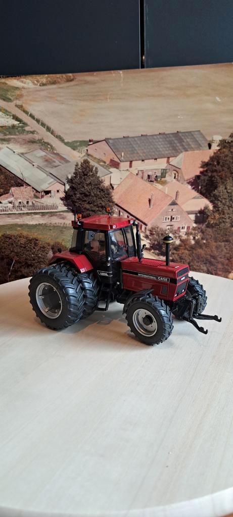 Verbouwde Case International 1255xl met fronthef, Hobby en Vrije tijd, Modelauto's | 1:32, Nieuw, Tractor of Landbouw, Schuco