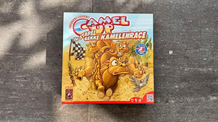 Camel Up Bordspel - Incl 2 uitbreidingen, Hobby en Vrije tijd, Gezelschapsspellen | Bordspellen, Gebruikt, Drie of vier spelers
