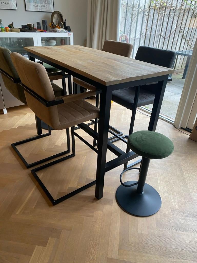 Bar table with 6 high chairs, Ophalen, Zo goed als nieuw, 4 tot 6 stoelen