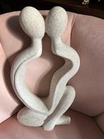 liefdes beeld van zandsteen 41 cm hoog, Verzamelen, Beelden en Beeldjes, Ophalen of Verzenden, Gebruikt, Mens