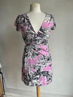 zara wikkeljurk roze zwart maat s, Kleding | Dames, Jurken, Verzenden, Zara, Zo goed als nieuw, Knielengte