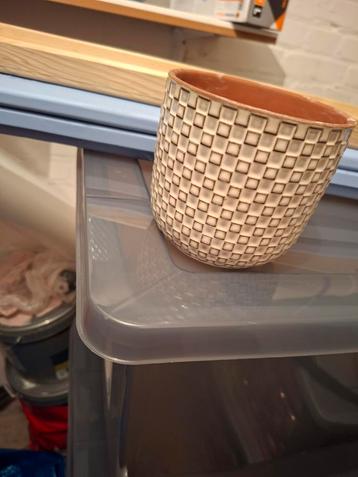 Grijze plantenpot - 10x10 cm beschikbaar voor biedingen