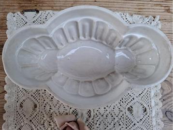 Oude brocante witte puddingvorm, aparte vorm beschikbaar voor biedingen