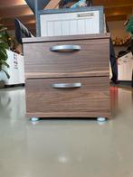 Donker houten kastje met 2 lades, Huis en Inrichting, Kasten | Ladekasten, Minder dan 50 cm, Gebruikt, 1 of 2 laden, Ophalen of Verzenden