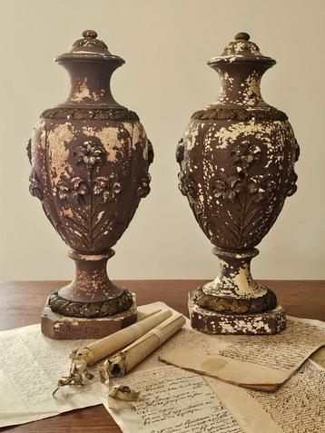 2 antieke Franse urn vazen / urnen potten vaas * gemerkt beschikbaar voor biedingen