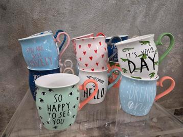 13 vrolijke mokken van de Hema kleurtjes teksten  beschikbaar voor biedingen