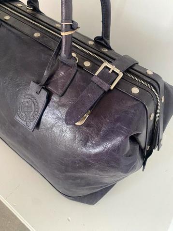 Timothy Oulton | leather weekender  —Oxford collection beschikbaar voor biedingen