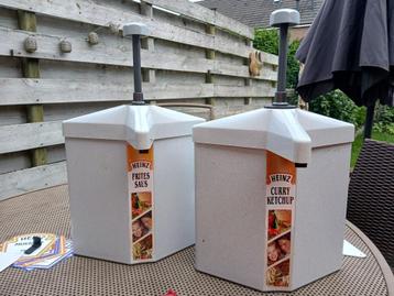 Heinz sausdispencers fritessaus en currie beschikbaar voor biedingen