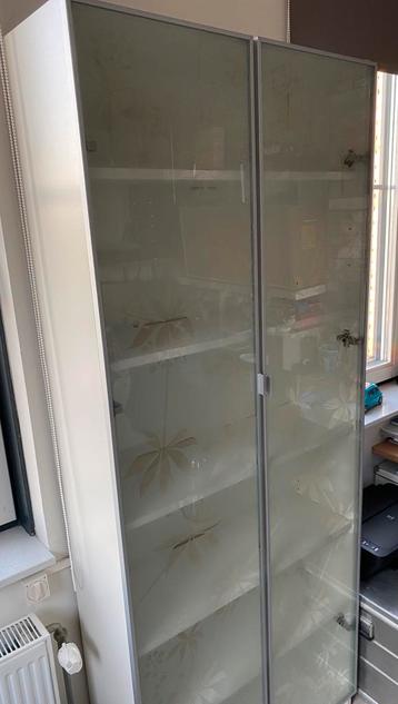IKEA boeken-/vitrinekast beschikbaar voor biedingen