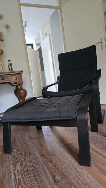 Ikea Poang Stoel met Hocker - Zwart beschikbaar voor biedingen