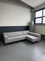Nieuwstaat Design on Stock Bloq hoekbank | Ploegwool 83, Huis en Inrichting, Banken | Bankstellen, Ophalen, 250 tot 300 cm, Design, design on stock, eyye, pode