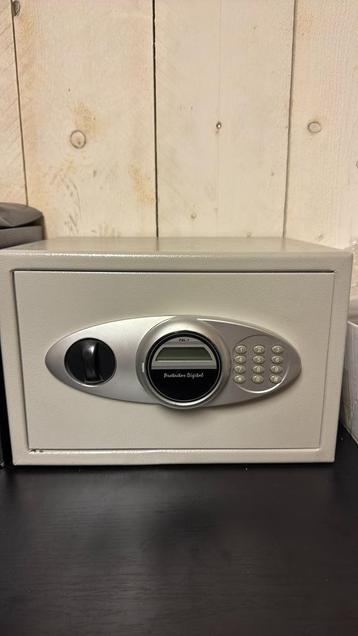 kluisje beschikbaar voor biedingen