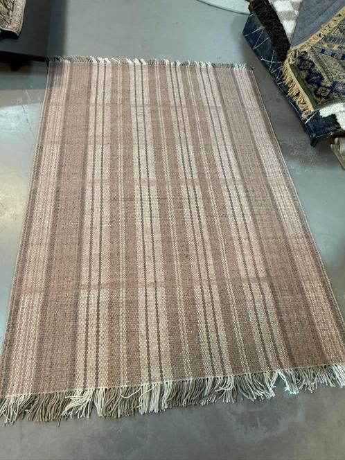 polyester vloerkleed roze/grijs/wit, Huis en Inrichting, Stoffering | Tapijten en Kleden, Zo goed als nieuw, 200 cm of meer, Rechthoekig