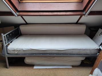 1 persoons bed inclusief matras beschikbaar voor biedingen
