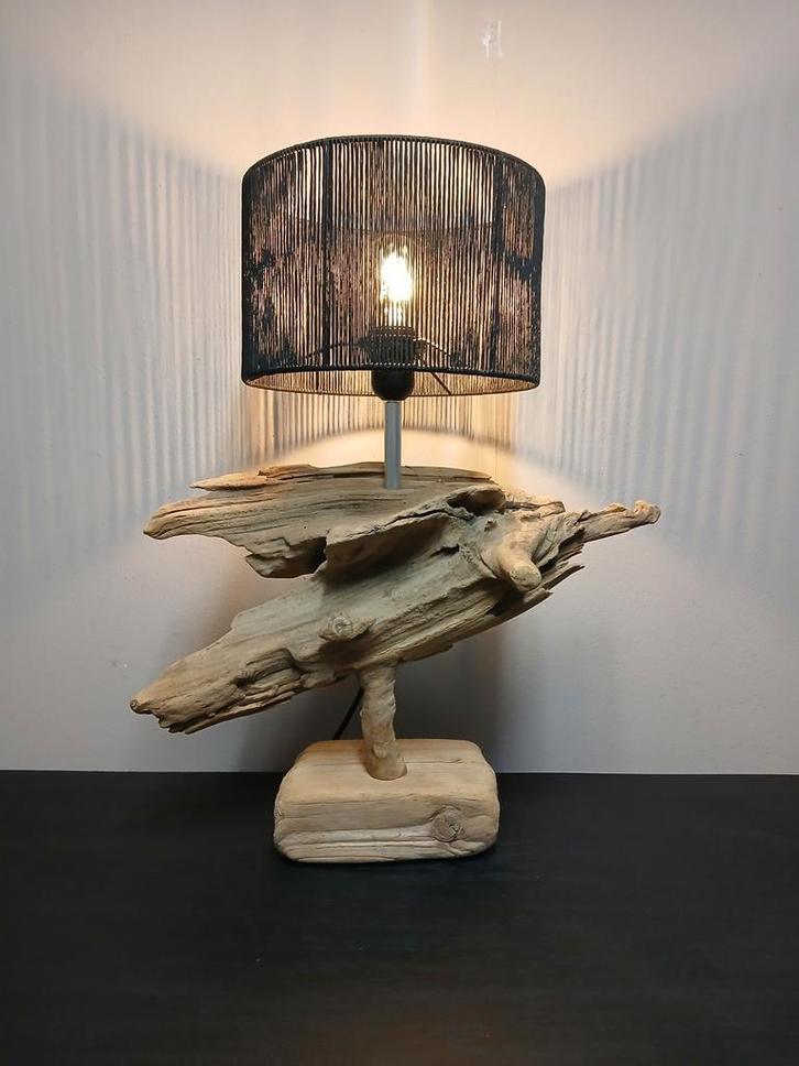 Landelijke tafellamp van drijfhout boomstronk, Huis en Inrichting, Lampen | Tafellampen, Nieuw, 50 tot 75 cm, Hout, Ophalen of Verzenden