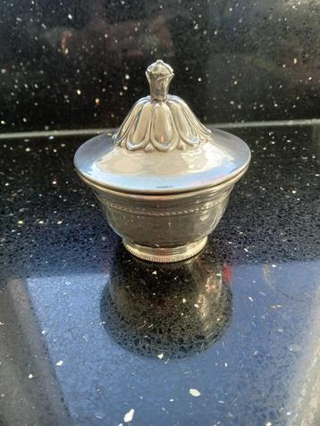 Metalen "confectionery bowl" beschikbaar voor biedingen