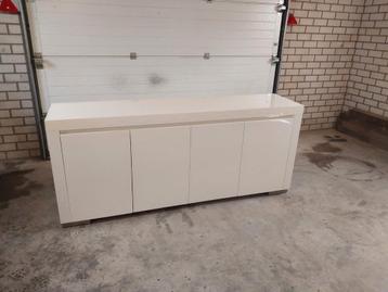 Dressoir  beschikbaar voor biedingen