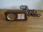 Speciaal retro klokje Switana, in de vorm van een oude radio, Antiek en Kunst, Antiek | Klokken, Verzenden