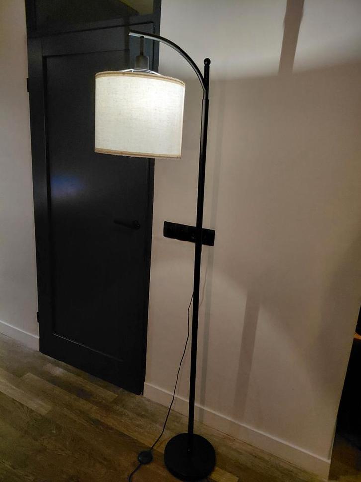 Mooie Vloerlamp te Koop!, Huis en Inrichting, Lampen | Vloerlampen, Gebruikt, 150 tot 200 cm, Metaal, Stof, Ophalen
