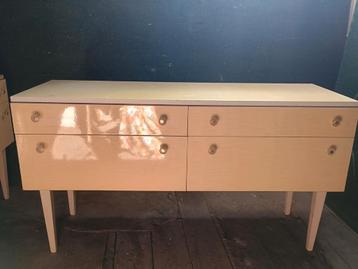 Vintage commode + 2 nachtkastjes – jaren ’50/’60 beschikbaar voor biedingen