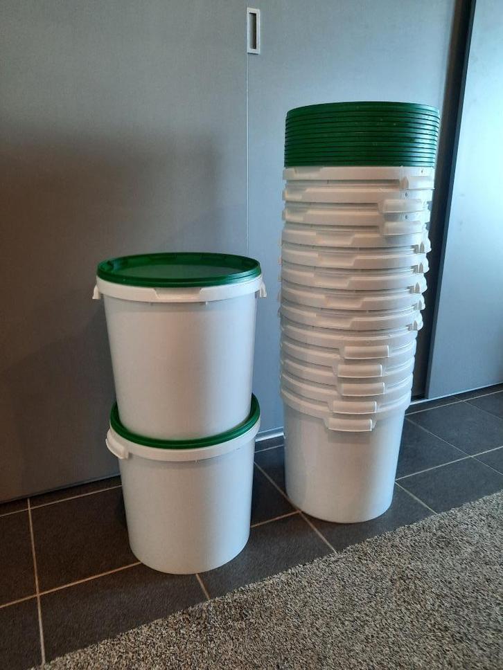 Emmers 20 liter met deksel, Huis en Inrichting, Emmers, Zo goed als nieuw, Kunststof, Met deksel, Met handgreep, Ophalen of Verzenden