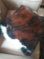 Kussen  van koeienhuid, Huis en Inrichting, Woonaccessoires | Kussens, Ophalen of Verzenden, Zo goed als nieuw, Rood, Vierkant