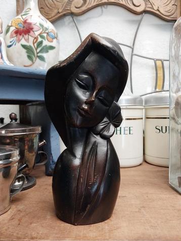 oma's brocante / vintage houten borstbeeld vrouw beschikbaar voor biedingen