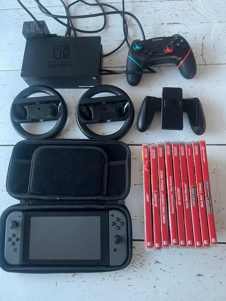 Nintendo Switch met 9 games en accessoires, Spelcomputers en Games, Games | Nintendo Switch, Zo goed als nieuw, Avontuur en Actie