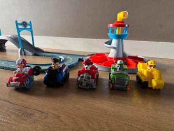 Paw Patrol Racebaan met Figuren beschikbaar voor biedingen