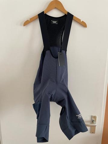 Nieuw: Pas Normal Studios Escapism bib short Medium beschikbaar voor biedingen