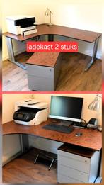 2 wortelnotenmotief bureaus aan elkaar te koppelen, Huis en Inrichting, Bureaus, Ophalen, In hoogte verstelbaar, Zo goed als nieuw