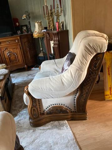 Bank en 2 stoelen beschikbaar voor biedingen