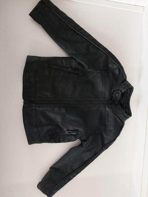 Vingino stoer jack jas zomer maat 92 zwart kunstleder, Kinderen en Baby's, Kinderkleding | Maat 92, Zo goed als nieuw, Jongen of Meisje