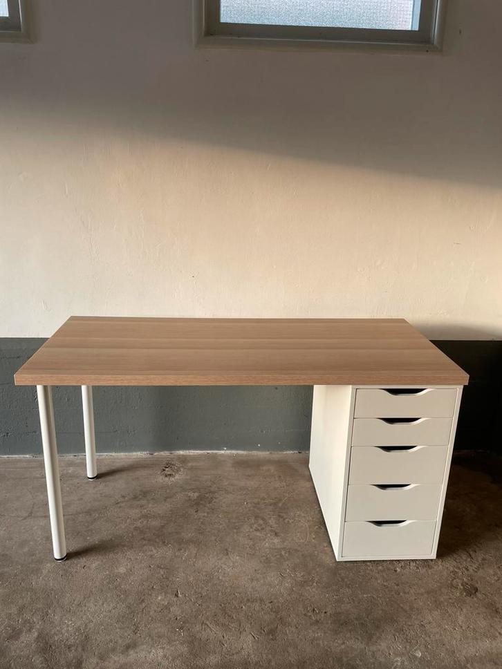 LAGKAPTEN bureau Ikea, Huis en Inrichting, Bureaus, Zo goed als nieuw, Ophalen