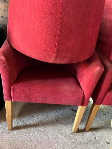 4 a 5 leuke stoelen met tafeltje beschikbaar voor biedingen