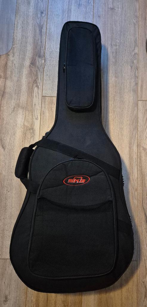 SKB 1SKB-SC18 softcase voor akoestische gitaar dreadnought, Muziek en Instrumenten, Behuizingen en Koffers, Gebruikt, Akoestische gitaar