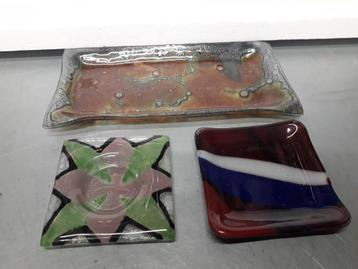 3 VINTAGE GLAZEN SCHAALTJES in PERFECTE STAAT voor 7,50 E beschikbaar voor biedingen