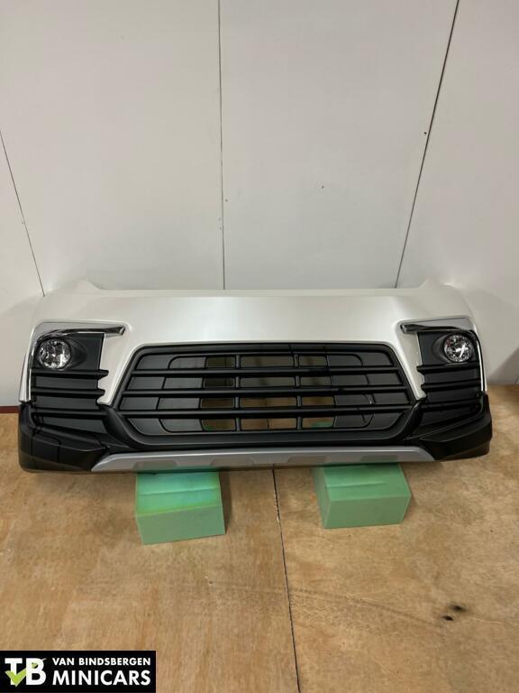 Ligier JS60 Voorbumper compleet origineel wit parelmoer, Auto-onderdelen, Carrosserie en Plaatwerk, Bumper, Voor, Gebruikt, Ophalen of Verzenden