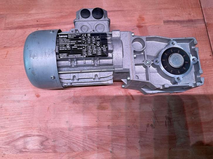 Lenze GKGR03-2M HAR 063C42 Motorreductor, Doe-het-zelf en Verbouw, Motoren, Ophalen of Verzenden