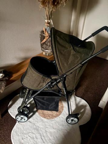 Hondenbuggy zo goed als nieuw beschikbaar voor biedingen