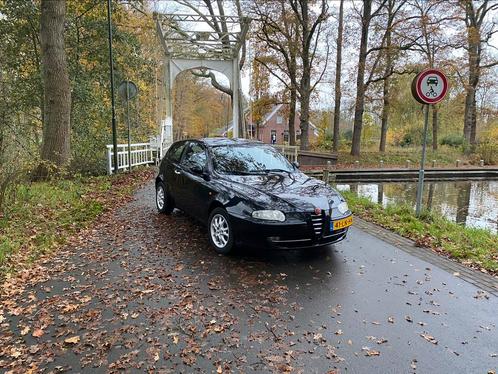 Alfa Romeo 147 1.6 T.spark 16V 88KW (LEES BESCHRIJVING), Auto's, Alfa Romeo, Particulier, ABS, Cruise Control, Radio, Benzine