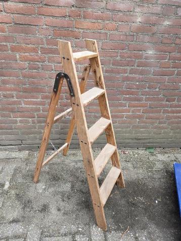 vintage schilderstrap hout 4 treden beschikbaar voor biedingen