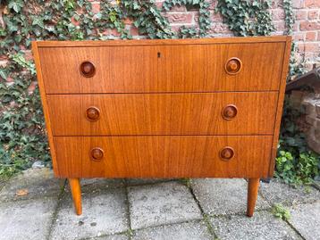 Zweeds design 3-laden kastje jaren 60s beschikbaar voor biedingen