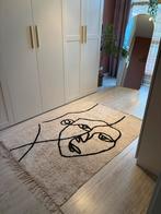 Sissy-boy vloerkleed gebroken wit met zwart, Huis en Inrichting, Stoffering | Tapijten en Kleden, Gebruikt, Estee Styling, 100 tot 150 cm